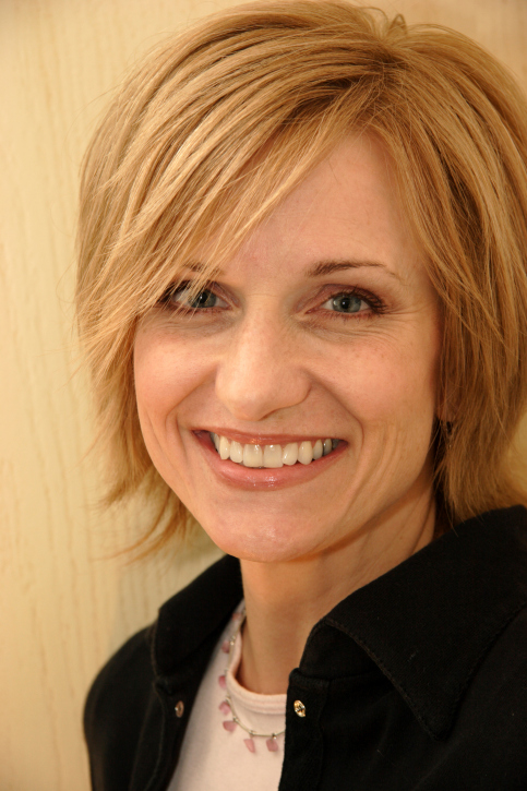 A woman at risk of oral cancer about to receive an HPV vaccine.